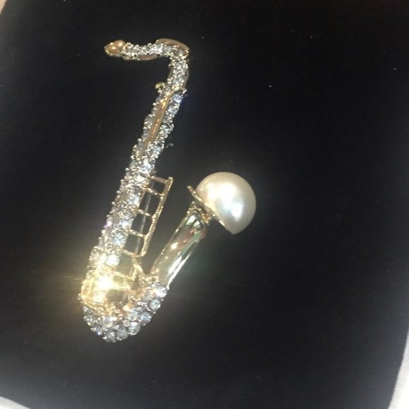 Vintage Fifth Avenue Saxaphone Pin with Swarovski Crystals - Picture 2 of 5